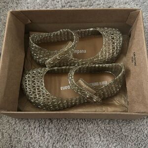 New in the box Campana Papel BB (Toddler/Little Kid) size 7 gold glitter